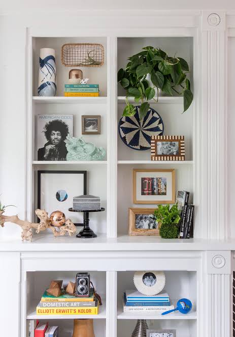 Styling Bookshelves That Look Curated, Not Cluttered how to style bookshelves decor tips